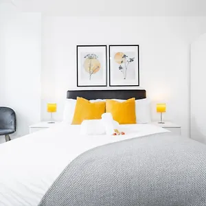 Opulent 2 Bedroom City Centre Apartment